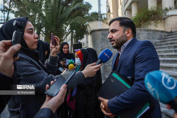 زارعپور: ظرفیت شبکه ارتباطی کشور از ابتدای دولت ۹۰ درصد بیشتر شده است وزیر ارتباطات و فناوری اطلاعات گفت: در لایه های مختلف شبکه که بخشی از آن در اختیار اپراتورها و در اختیار شرکت ارتباطات زیرساخت قرار دارد، روند رو به توسعه است و با پروژه هایی که روز گذشته افتتاح شد تقریبا ۹۰ درصد به شبکه ارتباطات کشور افزوده شد.