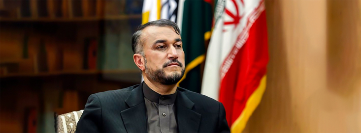 بازگشت به اهداف انقلاب و سیاست متوازن بین شرق و غرب کار بزرگ شهید امیرعبداللهیان ور وزارت خارجه بود/ ماجرای تقدیر رهبر انقلاب از وزارت خارجه/ شهید امیرعبداللهیان از برخی ناملایمتیهای درون وزارت خارجه ناراحت بود در دوران وزارت شهید امیرعبداللهیان، اهداف اولیه امام خمینی (ره) مبنی بر وحدت امت اسلامی و اتخاذ سیاست متوازن نسبت به شرق و غرب، مورد توجه قرار گرفت؛ امری که تا پیش از آن و در دورههای پیشین مورد غفلت واقع شد و به یکجانبهگرایی محدود شد.