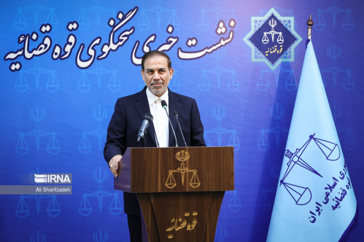 تشکیل پرونده قضایی برای سانحه سقوط بالگرد رئیسجمهور/ آخرین وضعیت پرونده کوروش کمپانی؛ ۷۱۰۰ شاکی با ۲۰۰ میلیارد تومان مطالبه سخنگوی قوه قضاییه گفت: بلافاصله بعد از وقوع حادثه ناگوار سقوط بالگرد رئیس جمهور و همراهانش، هیاتی توسط سازمان قضایی نیروهای مسلح ماموریت پیدا کرد تا موضوع را دنبال کند و پروندهای در این خصوص تشکیل شده است.