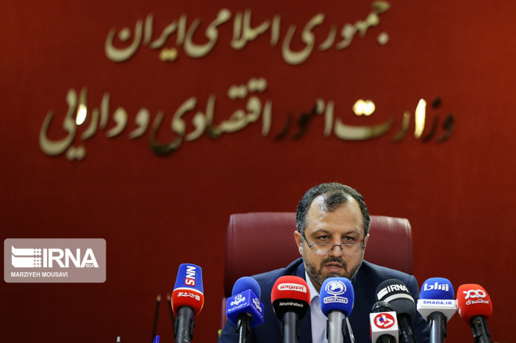 وزیر اقتصاد: دولت چهاردهم اقدامات اقتصادی دولت سیزدهم را ادامه دهد وزیر امور اقتصادی و دارایی با تقدیر از آحاد مردم برای شرکت در انتخابات و تبریک به رئیس جمهور منتخب گفت: انتظار ما از دولت چهاردهم ادامه راه دولت سیزدهم در نوع و مدل مالیات ستانی، نظامات مربوط به پرداخت خزانه داری، حوزه تشریفات گمرکی و دیگر اقدامات اقتصادی است.