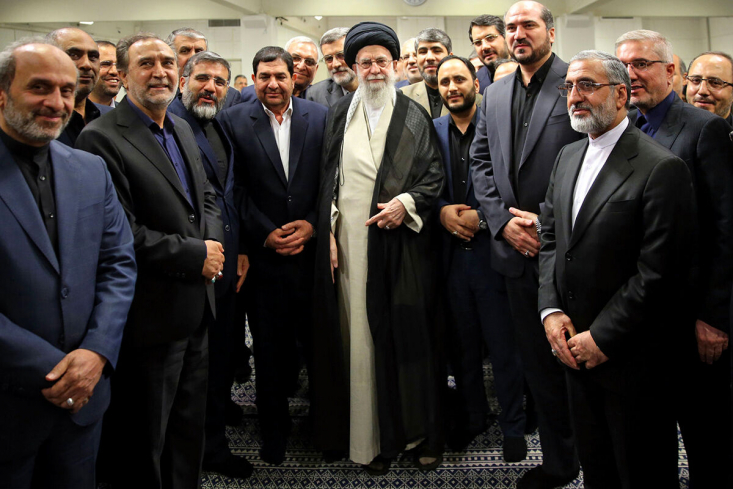 رهبر انقلاب: دولت آقای رئیسی، دولت کار و امید بود/ در یک مورد که اختلافی جدی وجود داشت و ممکن بود دعوای بزرگی در کشور راه بیفتد، برایش سخت بود اما عکسالعملی نشان نداد رهبر معظم انقلاب اسلامی، دولت سیزدهم را دولت «کار و امید و حرکت» برشمردند و گفتند: شهید رئیسی واقعاً امیدوار و به حق، به آینده خوشبین بود و تصمیم قاطع داشت که به اهداف ترسیم شده برسد.
