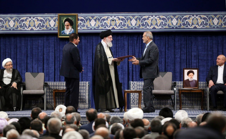 رهبر انقلاب، مسعود پزشکیان را به ریاست جمهوری اسلامی ایران منصوب کردند حضرت آیتالله خامنهای رهبر معظم انقلاب اسلامی طی حکمی، با تنفیذ رأی ملت ایران در انتخابات، مسعود پزشکیان را به عنوان ریاست جمهوری اسلامی ایران منصوب کردند.