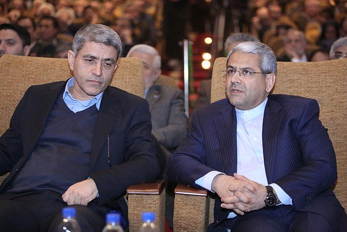 شائبهای که هشت سال بیپاسخ مانده است! شاید همین سکوت و عدم پاسخ موجب شده در روزهای اخیر بار دیگر شایعاتی مانند داشتن گرینکارت از جانب سیدکامل تقوی نژاد و اعضای خانوادهاش و سفرهای متعدد او و خانوادهاش به خارج کشور در فضای مجازی مطرح شود.