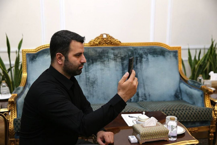 یک بام و دوهوای حامیان پزشکیان در مواجهه با آقازادهها/ خون داماد پزشکیان رنگینتر است؟ به نظر میرسد مواجهه با پدیده آقازادگی در دولت جدید تنها برای تسویهحسابهای سیاسی است و برخی از آقازادهها از برخی دیگر آقازادهترند.