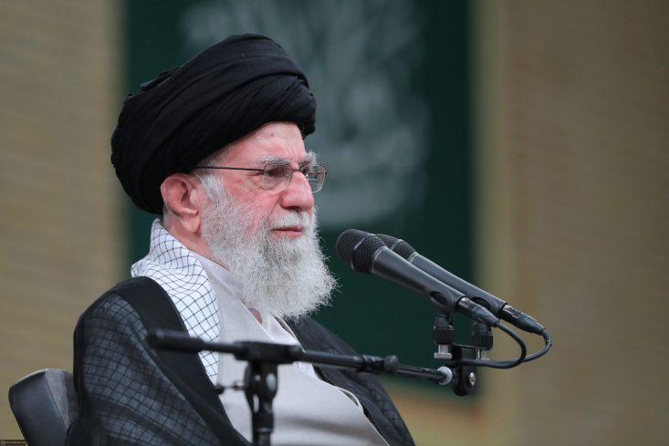 همهی نیروی مقاومت منطقه در کنار حزبالله و پشتیبان آن است/ بر همهی مسلمانان فرض است که با امکانات خود در کنار مردم لبنان و حزبالله سرافراز بایستند بر همهی مسلمانان فرض است که با امکانات خود در کنار مردم لبنان و حزبالله سرافراز بایستند و در رویارویی با رژیم غاصب و ظالم و خبیث آن را یاری کنند.