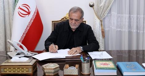 پزشکیان رئیس شورای عالی انقلاب فرهنگی ماده واحده «تأیید انتخاب پنج نفر صاحب‌نظر در امور زنان و خانواده جهت عضویت در ستاد ملی زن و خانواده» که در جلسه ۹۰۴ مورخ ۱۴۰۳/۰۶/۲۰ شورای عالی انقلاب فرهنگی به‌ تصویب رسیده است، را برای اجرا ابلاغ کرد.