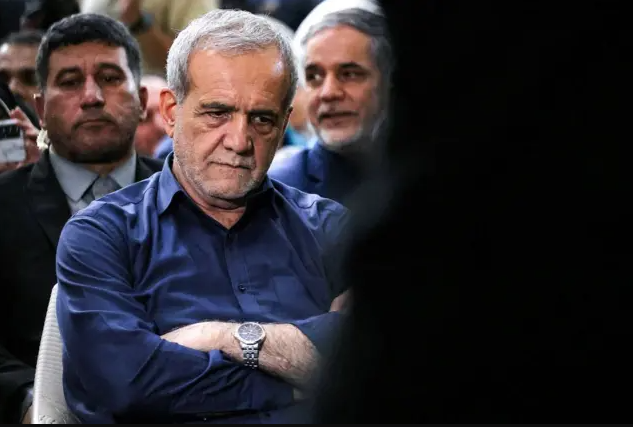 بهانه آوردن ها شروع شد / رسانه حامی پزشکیان: پزشکیان در بدترین دوره اقتصاد رئیس جمهور شد در حالی که هنوز سه ماه از آغاز به کار دولت نگذشته برخی سیاست های دولت موجب گران شدن اقلام و کالاها شده است.