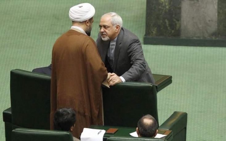 به دنبال پیگیری حمید رسایی برای اجرای قانون در مورد انتصاب غیرقانونی محمدجواد ظریف به عنوان معاون راهبردی دولت چهاردهم به دلیل تابعیت آمریکایی فرزندانش، روز دوشنبه مسعود پزشکیان رئیس‌جمهور از رسایی دعوت کرد تا جلسه‌ای در این موضوع داشته باشند.

