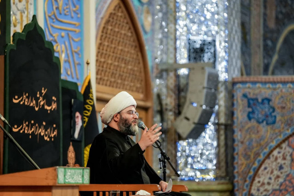 حضرت فاطمه زهرا (س)؛ بهترین الگو برای اهالی مقاومت حجتالاسلام محمد قمی، در جمع زائران و مجاوران حرم مطهر رضوی ضمن اشاره به نقش بانوان در جهاد تبیین و لزومالگوپذیری از برترین بانوی عالم تاکید کرد: رفتار حضرت فاطمه زهرا (س)، پس از رحلت رسول اکرم (ص) و تبیین جایگاه امام علی (ع) برای مردم بهترین الگو برای اهالی مقاومت است. شهدای ما با الگو پذیری از رفتار ایشان تا نفس آخر پای عقاید خود ماندند.