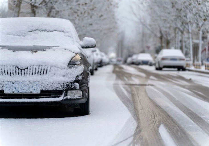 هواشناسی ایران۱۴۰۳/۹/۲۴؛یخبندان در نیمه شمالی سازمان هواشناسی از کاهش محسوس دما در اکثر مناطق کشور بهویژه نیمه شمالی و افزایش آلودگی هوا در شهرهای صنعتی از جمله تهران طی دوشنبه تا چهارشنبه خبر داد.