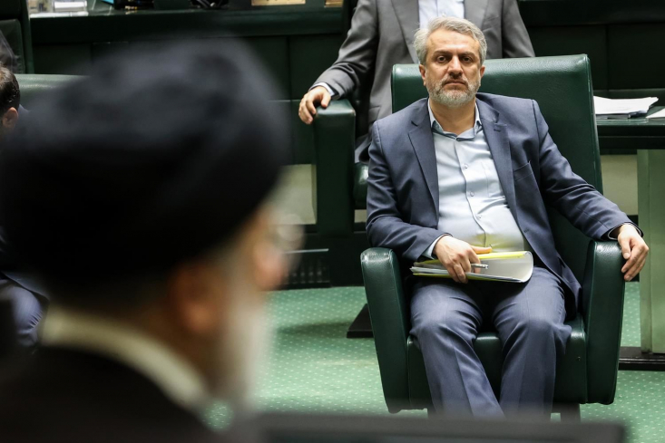 برای اولینبار در جمهوری اسلامی، یک وزیر بافاصله ۶ ماه، دوباره استیضاح شد/ هدف استیضاح برای برخی، فشار به رئیس جمهور بود/ به طور متوسط هر ۲ روز ۱ سوال از من مطرح شد میگفتند که وزیر صنعت، معدن و تجارت از افراد نزدیک به رئیسجمهور است و فشار سیاسی به این وزیر بهترین گزینه برای فشار به رئیسجمهور و دولت است.