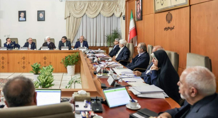 تفاوت دیدگاه معاونان پزشکیان در خصوص رشد اقتصادی ۸ درصدی