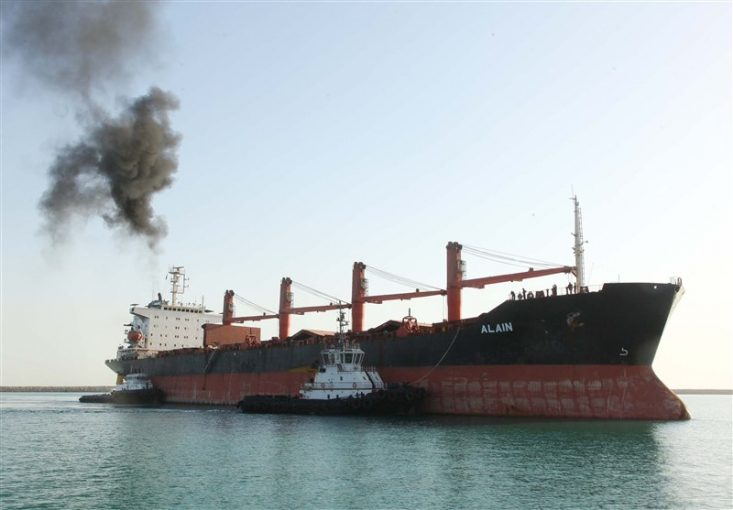 پهلودهی شناور حامل ۴۱ هزار تن روغن در بندرعباس معاون امور بندری و اقتصادی بنادر و دریانوردی هرمزگان گفت: شناور حامل بیش از ۴۱ هزار روغن خوراکی در بندر شهید رجایی پهلودهی شد.