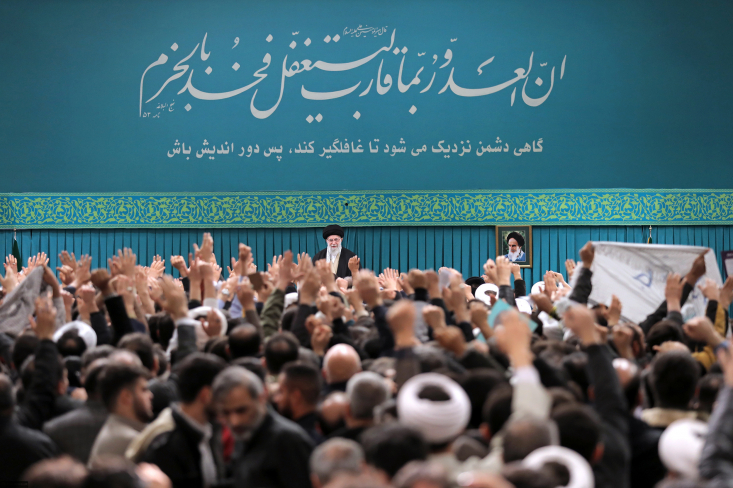 رهبر انقلاب: راهپیمایی عظیم ۲۲ بهمن نشان داد تهدید نرمافزاری دشمن کارساز نبوده است/ سطح توان ما در مقابله با تهدیدات سخت عالی است رهبر انقلاب بیان کردند: مردم مشکلات و توقعات به حقی دارند، اما راهپیمایی عظیم ملت در ۲۲ بهمن نشان داد که تهدید نرمافزاری دشمن بر این کشور و این ملت کارساز نبوده است.