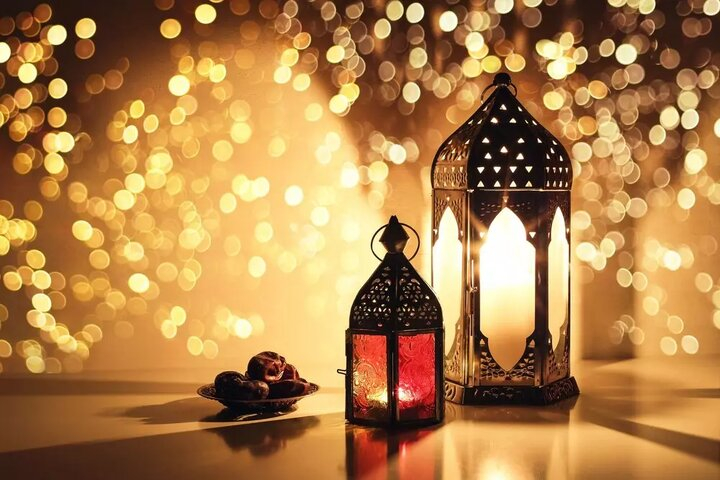 بخور نخورهای وعده سحری در ماه رمضان در ماه رمضان برای تأمین آب بدن از نوشیدنیهای شربتی تهیه شده با تخم شربتی، خاکشیر و تخم خرفه و همچنین از ماءالشعیرهای طبیعی برای رفع عطش استفاده کنید.