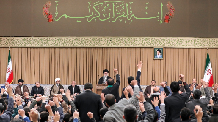 رهبر انقلاب: قرآن میگوید چه زمانی علیه قدرتمداران کافر شمشیر بکشیم رهبر معظم انقلاب اسلامی عصر یکشنبه در اولین روز از ماه مبارک رمضان در محفل انس با قرآن تأکید کردند: جامعه قرآنی بگونهای عمل کند که چشمههای معنوی کتاب الله در دلها، افکار و در نتیجه رفتار و اعمال همه مردم جاری شود.