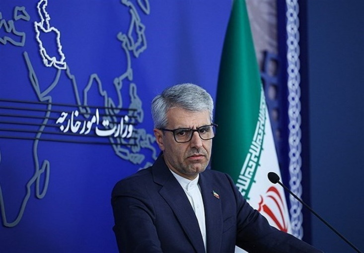 ایران تجاوز نظامی آمریکا و انگلیس به یمن را شدیدا محکوم کرد سخنگوی وزارت امور خارجه در واکنش به تجاوزات شب گذشته آمریکا و انگلیس به یمن مسئولیت سازمان ملل متحد و شورای امنیت برای مقابله با نقض و تهدید صلح و امنیت بینالمللی را خاطرنشان کرد.