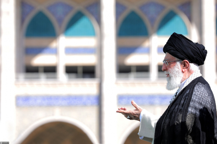 دفتر مقام معظم رهبری اعلام کرد که دوشنبه ۱۱ فروردین ۱۴۰۴، عید سعید فطر و اول شوال المکرم خواهد بود و نماز عید در سراسر کشور اقامه می‌شود.