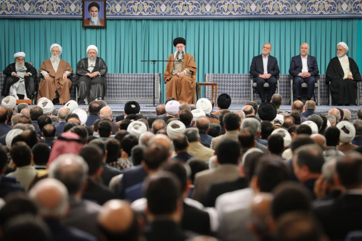 رهبر معظم انقلاب اسلامی صبح امروز در دیدار مسئولان نظام، سفرای کشورهای اسلامی و جمعی از قشرهای مختلف مردم، عزت روزافزون اسلام و مقابله با زورگویی و باج‌طلبی قدرتهای بزرگ را در گرو وحدت و بصیرت امت اسلامی خواندند.

