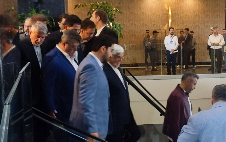 عارف، معاون اول رییس&zwnj;جمهور بعد از بازگشت از سفر نوروزی به کیش، برای افتتاح بزرگترین هتل ۵ ستاره&zwnj;ی مازندران به نوشهر سفر کرد.