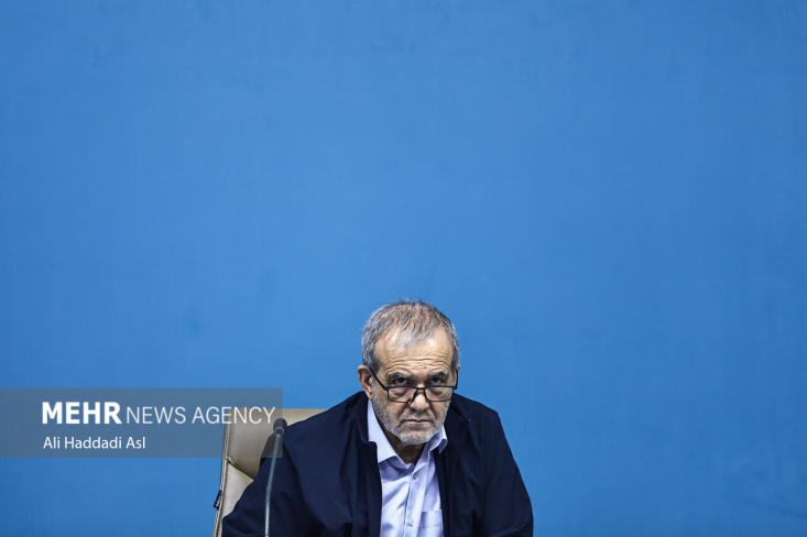 جلسه شورای عالی اشتغال صبح روز دوشنبه ۲۵ فروردین ۱۴۰۴ با حضور مسعود پزشکیان رئیس جمهور در سالن شهید بهشتی نهاد ریاست جمهوری برگزار شد.