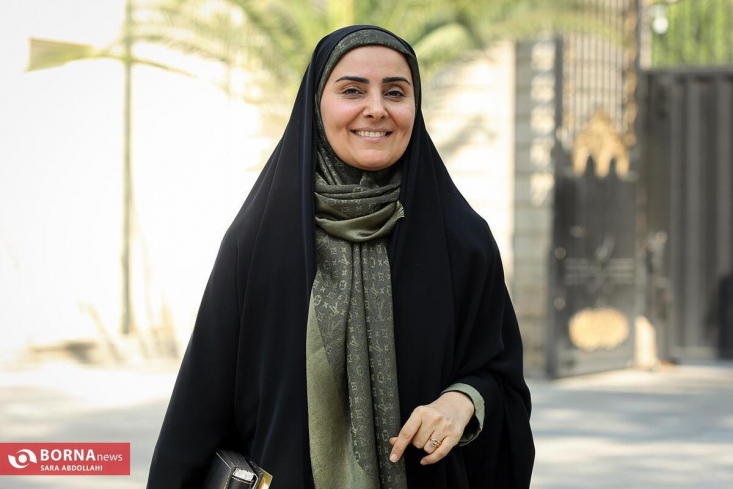 درحالی وزیر راه و شهرسازی از پرداخت وام قرض‌الحسنه ۴۰۰ میلیونی به دهک‌های ۱ تا ۴ جامعه خبر داده بود که هیئت عالی بانک مرکزی دهک ۴ را از این تسهیلات حذف کرد.

