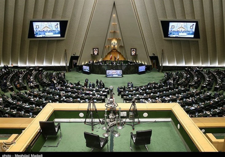 نماینده نجف آباد در مجلس توضیحاتی درباره طرح تشکیل وزارتخانه های "انرژی" و "آب و محیط زیست" ارائه کرد.