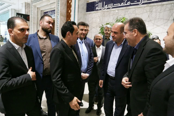 نقض اصول تشریفات دیپلماتیک در ماجرای سفر استاندار اربیل/ استقبال غیرمتعارف از استاندار اربیل در تهران در اقدامی خلاف آداب دیپلماتیک، چند تن از معاونین و مشاورین استاندار قزوین جهت استقبال به تهران رفته و امید خوشناو را به استان مشایعت کردند!!