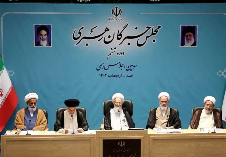 رئیس مجلس خبرگان رهبری: دولت کالابرگ را گسترش دهد رئیس مجلس خبرگان با اشاره به تنگنای اقتصادی مردم و اقشار ضعیف بر اثر تورم گفت: در اجلاسیهها و کمیسیونهای مختلف از رؤسای جمهور و مسئولان اقتصادی میخواهیم که برنامه و راهکار خود را برای بهبود وضعیت اقتصادی مردم و بهویژه اقشار آسیبپذیر اجرا کنند.