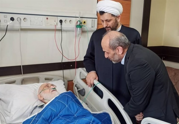 عیادت رئیس صدا و سیما از آیتالله نوری همدانی در بیمارستان پیمان جبلی رئیس سازمان صدا و سیما با حضور در یکی از بیمارستانهای تهران، از حضرت آیتالله العظمی نوری همدانی مرجع عالیقدر عیادت کرد.