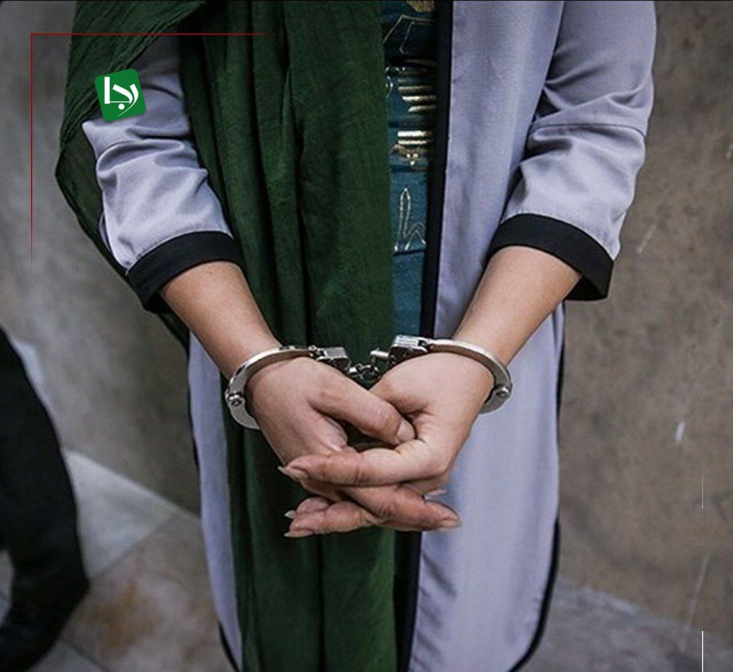 در بازرسی از کیف همراه متهم، سه دستگاه گوشی تلفن همراه مسروقه کشف شد و متهم منکر هرگونه سرقت شد اما با ارائه مستندات و تصاویر ضبط‌شده، در نهایت به ارتکاب سرقت‌های متعدد در محدوده بهشت زهرا(س) طی ۱۰ روز گذشته اعتراف کرد.