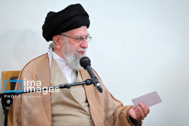 دیدار دستاندرکاران کنگره شهدای امدادگر با رهبر انقلاب دستاندرکاران برگزاری کنگره بزرگداشت ۳۱۰۰ شهید امدادگر دفاع مقدس و مقاومت، دوشنبه (۲۲ اردیبهشت ۱۴۰۴) با حضرت آیت الله «خامنه ای» رهبر معظم انقلاب اسلامی دیدار کردند. تصاویر این دیدار چهارشنبه (۱۴۰۴/۲/۲۴) به مناسبت برگزاری این همایش منتشر شده است.