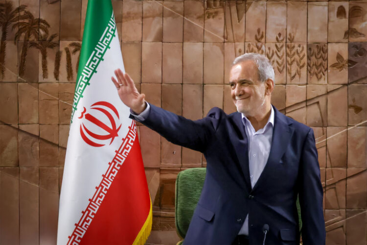 پاسخ محکم رئیسجمهور به اظهارات هتاکانه ترامپ/ پزشکیان: ترامپ ایرانیان را نشناخته است مسعود پزشکیان رئیسجمهور اسلامی ایران با بیان اینکه رئیس جمهور آمریکا روز گذشته درمورد مردم ایران ادعاهایی را مطرح کرده است، گفت: ۴۷ سال است که با تمام قدرت خود برای به زانو درآوردن این مردم و نظام تلاش میکنند، اما نتوانستند و نخواهند توانست.