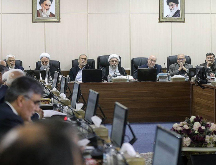 بررسی FATF در مجمع در روز ادعاهای ضدایرانی ترامپ/ حنی خودFATF بارها خواسته است که استثناهای مربوط به گروههای مقاومت از قوانین داخلی ایران حذف شود ترامپ در سخنرانی خود در نشست شورای همکاری خلیج فارس گفت حاضر است با ایران توافق کند، اما به شرطی که ایران حمایت از «تروریسم» و جنگهای نیابتی را متوقف کند و دست از تلاش برای سلاح هستهای بردارد.