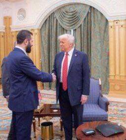 هزینه سازش بیشتر از هزینه مقاومت است/ این قاب دو نفره برای مردم سوریه چقدر آب میخورد؟ شرط به رسمیت شناختن رژیم صهیونیستی در کنار تمام آن چه گفته شد نشان از آن دارد که حالا هزینههایی که مردم سوریه طی تمام این سالها برای دفاع از مظلومین فلسطین و مبارزه در برابر اشغالگری غصابان غزه پرداختهاند، بیثمر واقع شده است