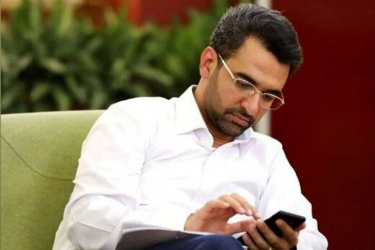 ادعای غیرکارشناسی پزشکیان صدای حامی انتخاباتیاش را هم بلند کرد/ آذری جهرمی در واکنش به گزارشهای پوچ و مهمل دولت مبنی بر تولید ۳۰هزار مگاوات برق خورشیدی در سال جاری: هر کس این گزارش را به شما داده از خود دور کنید! هر کسی به جنابعالی گزارش داده که میشود ظرف امسال ۳۰هزار مگاوات برق خورشیدی را به مدار آورد، از خود دور کنید.