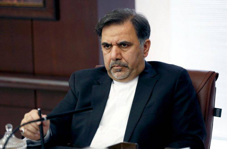 یک فرد آگاه در همایش نبود که آخوندی را بازخواست کند؟ وزیر بیکفایت دولت روحانی که نخوت آمیخته با ناتوانی وی موجب شد قیمت مسکن در دولت روحانی تا نه برابر صعود کند، میگوید مشکلات اقتصادی تصادفی نیست.