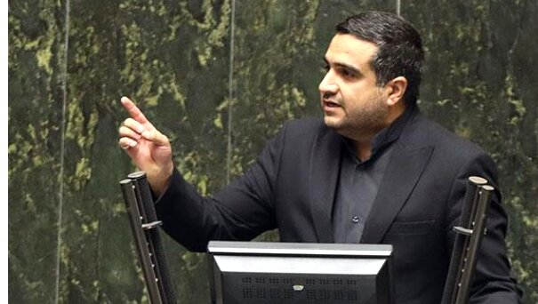 وقتی که صحبت از قاچاق سوخت میشه مردم رو متضرر می‌کنند صاحبان کامیونداران ما را متضرر می‌کند تهمت میزنند که اینها در سوخت قاچاق قاچاق سوخت درگیر هستند؛