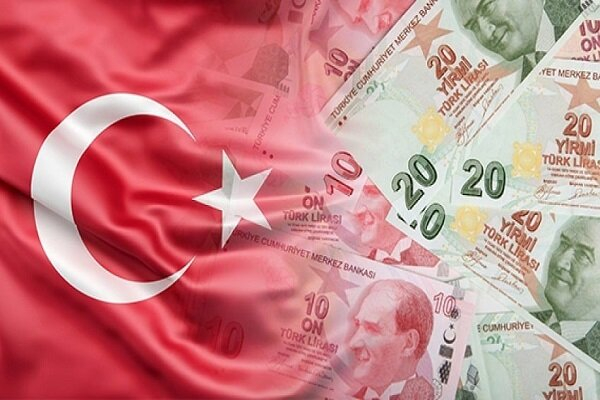 اقتصاد ترکیه در سراشیبی؛ از بلاتکلیفی اقتصادی تا تورم لجامگسیخته افزایش هزینههای تولید باعث شده که صادرات کالا از ترکیه به کشورهای دیگر، کاهش پیدا کند. در نتیجه کسری تجارت خارجی در اقتصاد این کشور به مرز نگران کنندهای رسیده است.