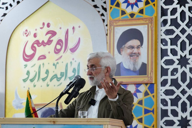 دکتر سعید جلیلی: در چند ماه گذشته، آمریکا دهها تحریم علیه ایران وضع کرده است/ باید متناسب با این صحنه، اقدام کنیم جلیلی: آمریکا چقدر نسبت به دو دهه پیش ضعیف شده است. زمانی آمریکا ادعای یکجانبهگرایی داشت، اما حالا چه با رقبایش مثل روسیه و چین و چه حتی با متحدینش مثل اروپا، شکافها و اختلافاتی عمیقی دارد.