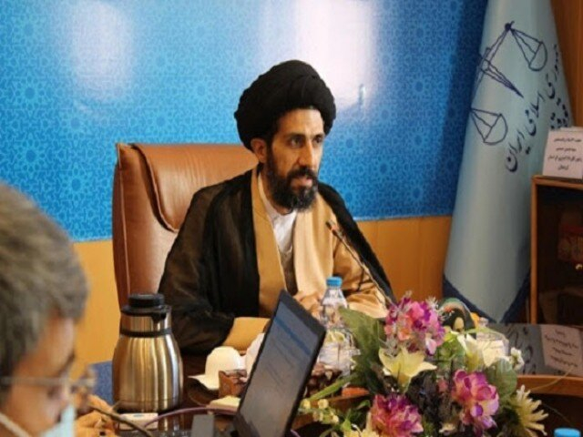 بازداشت دو نفر از کارمندان شهرداری مریوان رئیس کل دادگستری استان کردستان از دستگیری ۲ نفر از کارمندان شهرداری شهرستان مریوان به اتهام اختلاس از طریق سندسازی مالی خبر داد.