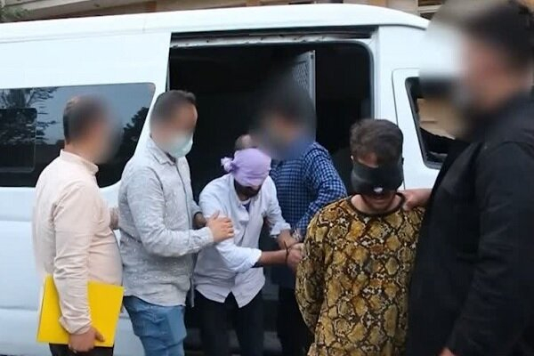 دستگیری اعضای شبکه تروریستی داعش در تهران سخنگوی فراجا با اشاره به عملیات بزرگ واحد مبارزه با تروریسم فراجا از دستگیری اعضای شبکه تروریستی داعش در تهران خبر داد.