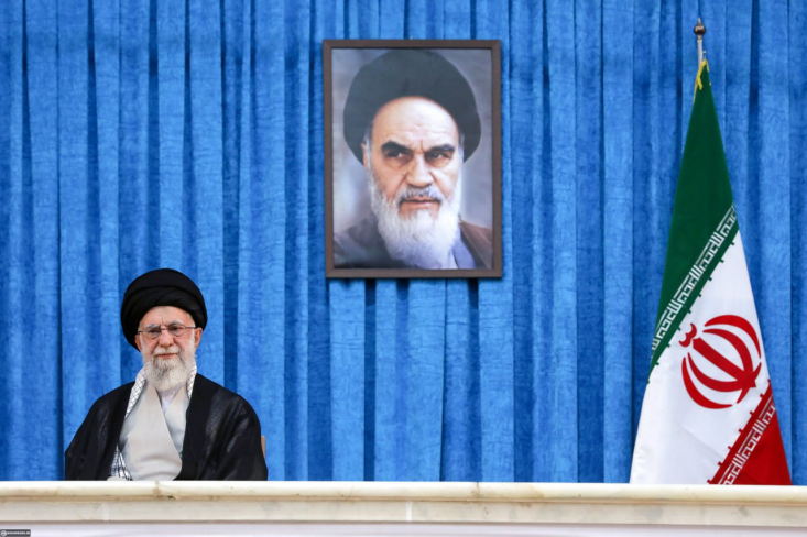 طرح آمریکا در قضیه هستهای ضد «ما میتوانیم» است/ پاسخ ما مشخص است؛ در قضیه غنیسازی هیچ غلطی نمیتوانند بکنند احساسات؛ اهداف عقلانی قیامهای اجتماعی را تحت تاثیر قرار میدهد، نتیجه این است که وقتی احساسات فروکش کرد مسیر حرکتی که انقلاب برای آن بوجود آمده است آن مسیر عوض میشود.