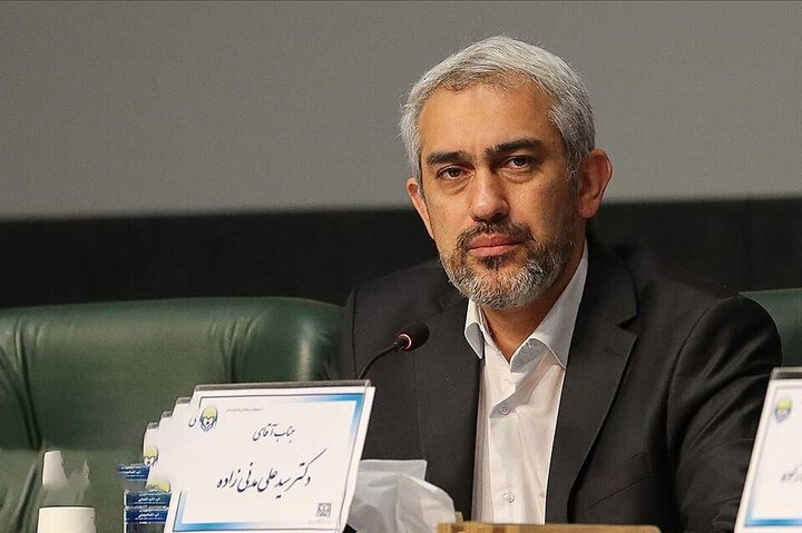 کمیسیون اقتصادی مجلس با برنامههای مدنیزاده موافقت کرد سخنگوی کمیسیون اقتصادی مجلس گفت: اکثریت اعضای کمیسیون اقتصادی با برنامههای وزیر پیشنهادی اقتصاد موافقت کردند و گزارش این نشست به صحن ارائه میشود و دوشنبه بعد جلسه رأی اعتماد برگزار میشود.