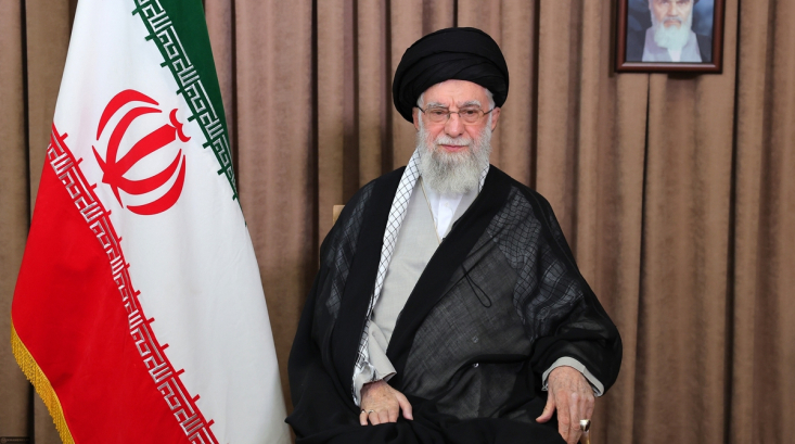 پیام ویدیویی رهبر انقلاب خطاب به ملت ایران/ حضرت آیتالله خامنهای: مماشاتی با آنها نخواهد شد و زندگی را بر آنان تلخ خواهیم کرد رهبر معظم انقلاب اسلامی در پیامی تلویزیونی خطاب به ملت ایران، با تأکید بر آمادگی کامل نیروهای مسلح و پشتیبانی ملی، وعده دادند که رژیم صهیونیستی بهخاطر جنایت اخیر خود، با پاسخ سخت، کوبنده و پشیمانکننده جمهوری اسلامی ایران مواجه خواهد شد.