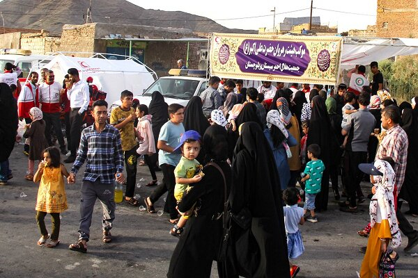 ۵۰ نانوایی چابهار به مناسبت عید غدیر نان صلواتی توزیع میکنند رئیس اداره تبلیغات اسلامی چابهار از توزیع رایگان نان توسط ۵۰ واحد نانوایی به مناسبت عید سعید غدیر خم و برپایی ایستگاه های صلواتی و جشن های متنوع در سطح این شهرستان خبر داد.