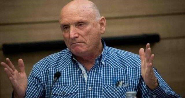 ایران ۲۰۰۰ موشک بالستیک دارد/ موشکهای رهگیر کافی برای مقابله با تعداد زیاد موشکهای بالستیک ایران نداریم ایران قصد دارد به پرتاب آنها حتی پس از اتمام موشکهای رهگیر «حیتس» (پیکان) اسرائیل ادامه دهد.