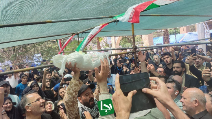 در میان این همه سوگ البته چیزی جز حماسه نیست. از خانواده شهدا، با هر کدام که هم‌کلام می‌شوی جز این نمی‌شنوی که اگر فرزند دیگری هم داشتم تقدیم می‌کردم. هیچ مادر شهیدی را خسران‌زده و هیچ فرزند شهیدی را افسرده نمی‌بینی.