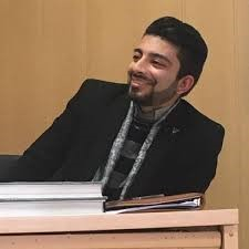 گردن کلفت و غبغب باد کرده! در این بحر اتفاقات اخیر مسئله مهم تری نسبت به تو و خاندانت نبود که رگ گردنت برایش بیرون بزند یا جماعت شما، مفاهیمی چون وطن، انسانیت و شرف راهم با منافع شخصی خودشان حساب می اندازند؟