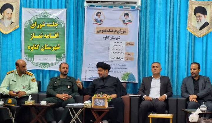 امام جمعه گناوه گفت: مساجد همواره سنگر دفاع بوده‌اند و امروز نیز باید به عنوان پایگاه‌های معنویت، تبیین و مقاومت فعال شوند و از این ظرفیت‌های مهم کشور استفاده شود.